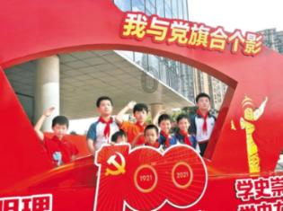 女孩哭诉自己把猫咪骂的生气了，网友回复：朕跳起来就是一巴掌！